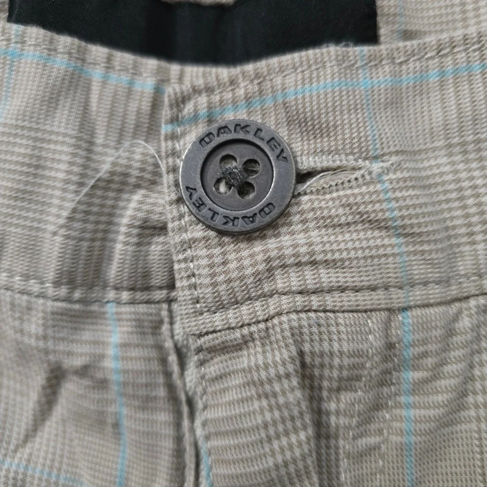 Oakley Mens Plaid Golf Shorts Tan Blue Size 33 Embroidered Logo Casual Summer